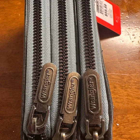 Wrangler blue/ Black Leather Crossbody Wallet - Picture 3 of 8